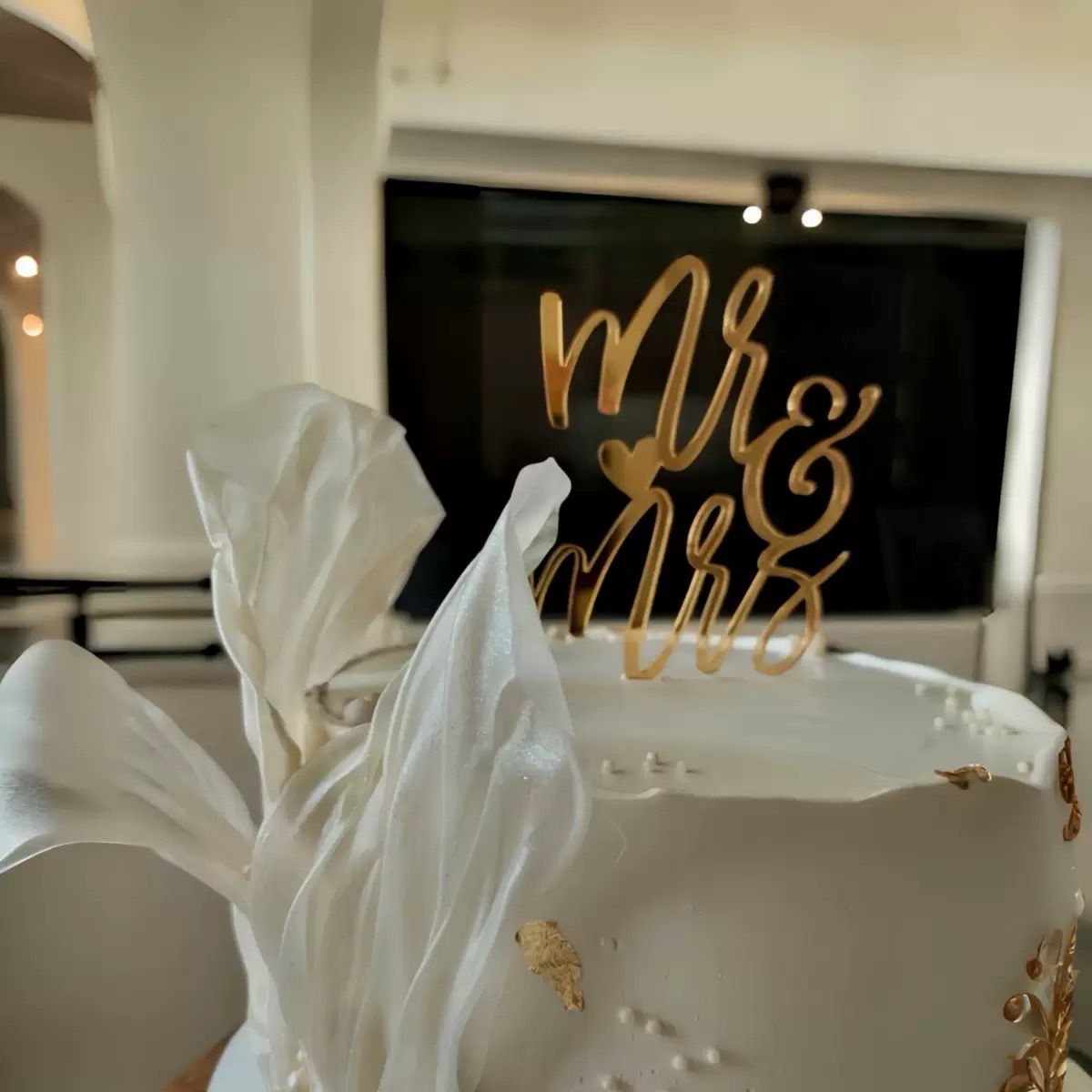 img_2732 Cake Topper - Mr&Mrs – Image 1